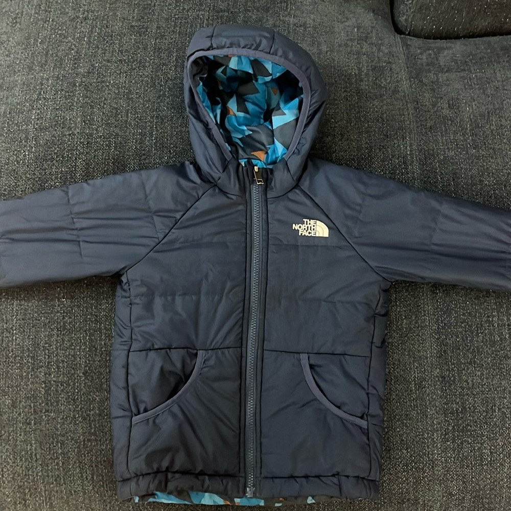Beautiful navy blue north face toddler boys coat can also be worn inside out.